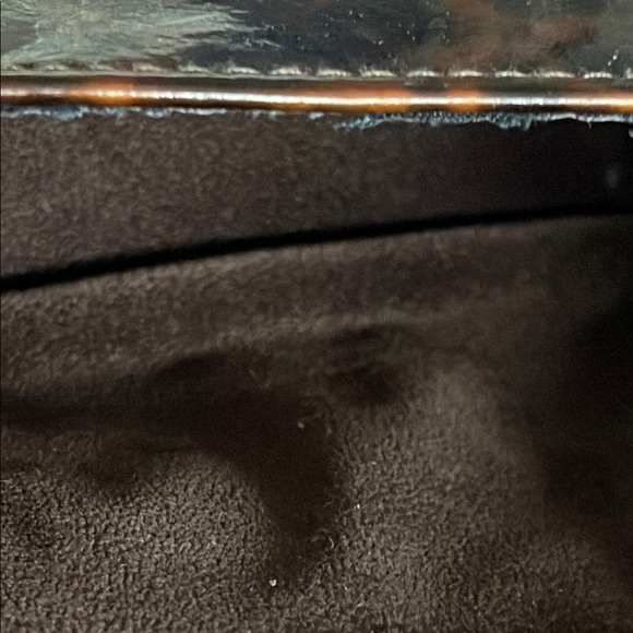 Authentic Tory Burch glass case. Animal print. Magnetic closure. Gold trim . EUC - Picture 3 of 7